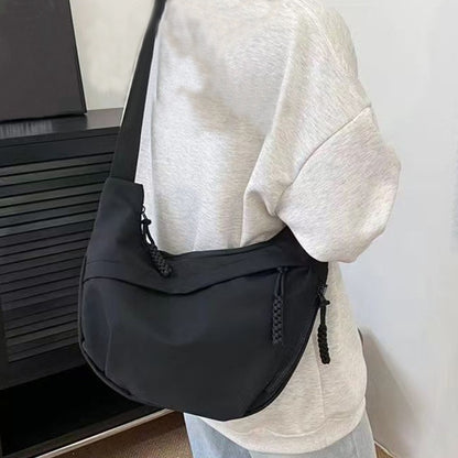 Neutral Style Shoulder Bag for Men and Women, Suitable for Casual Outings and Work Use Made of Nylon Material.