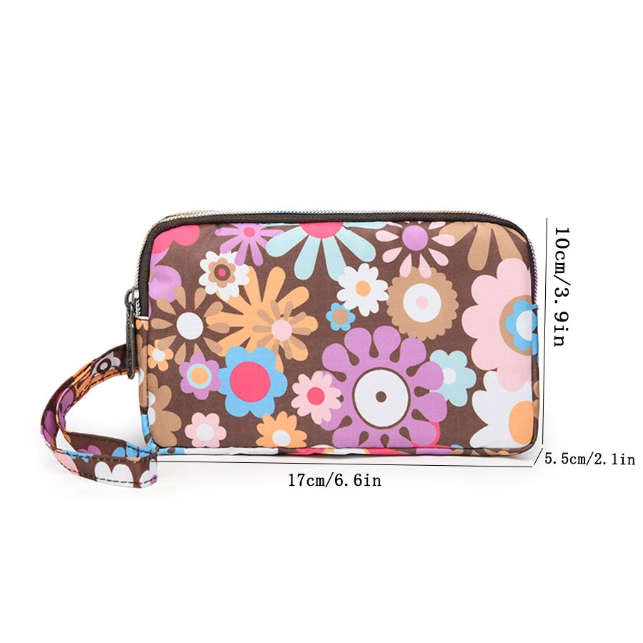 The fashionable lady's clutch and mobile phone bag are rich in floral patterns and elements, and the fabric is soft