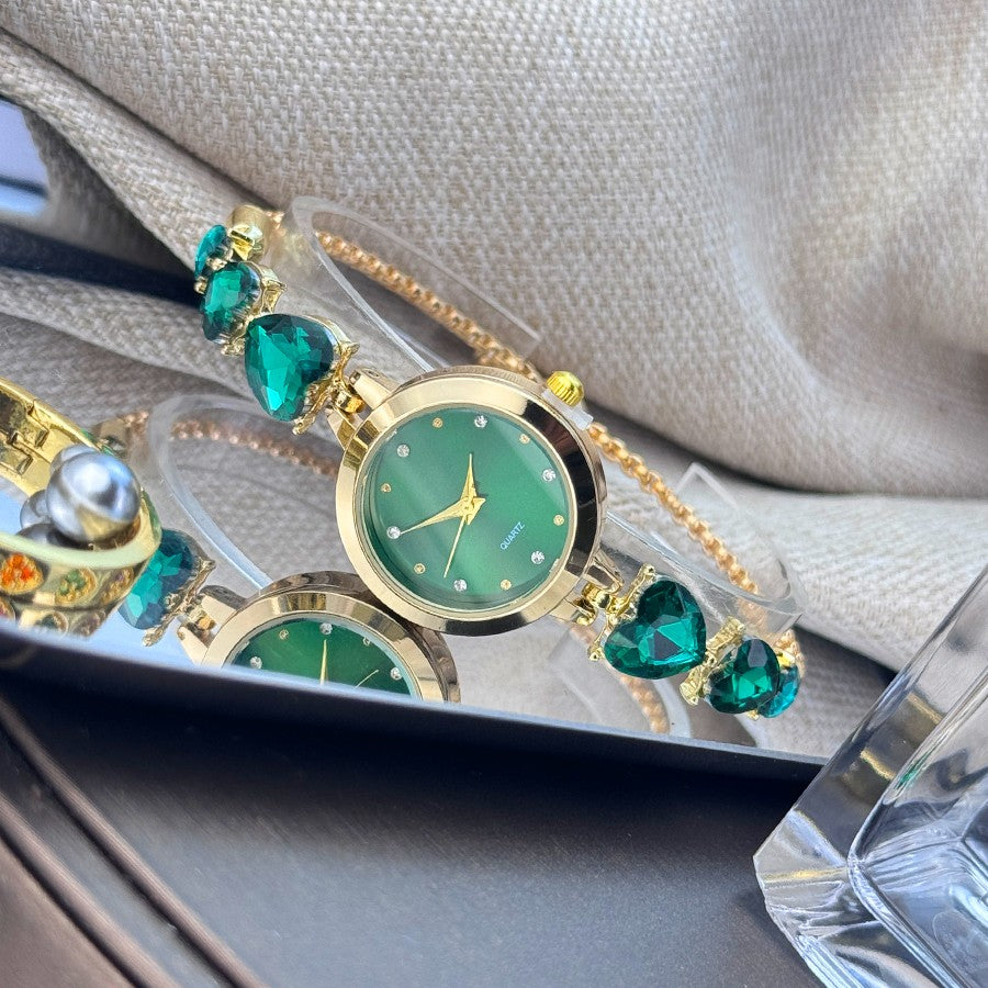 Ladies' quartz watch with three heart-shaped diamond-encrusted bracelet round alloy case and mixed scale simple light luxury