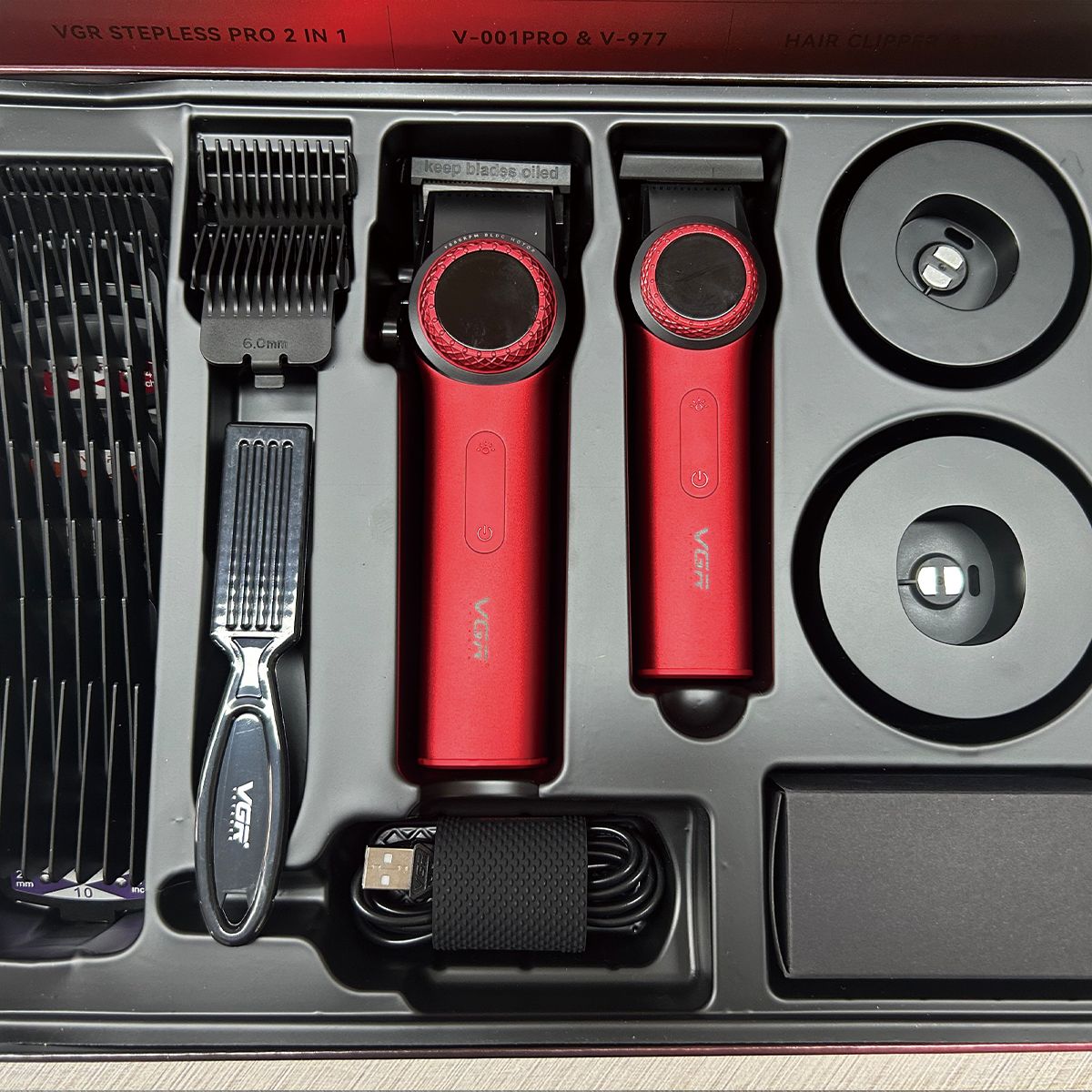 VGR 001 977 new hair trimming set high-end men's hair clipper intelligent digital display electric pusher carving and whitening