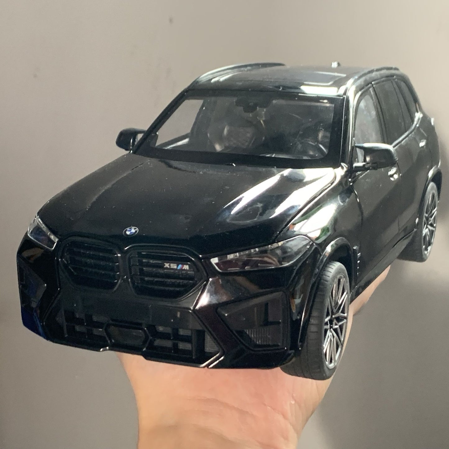 1:18 2025 BMW X5 M Competition LCI SUV Carro Miniatura de Metal Fundido Modelo para Exibição de Mesa Decoração de Veículo em Miniatura Presente