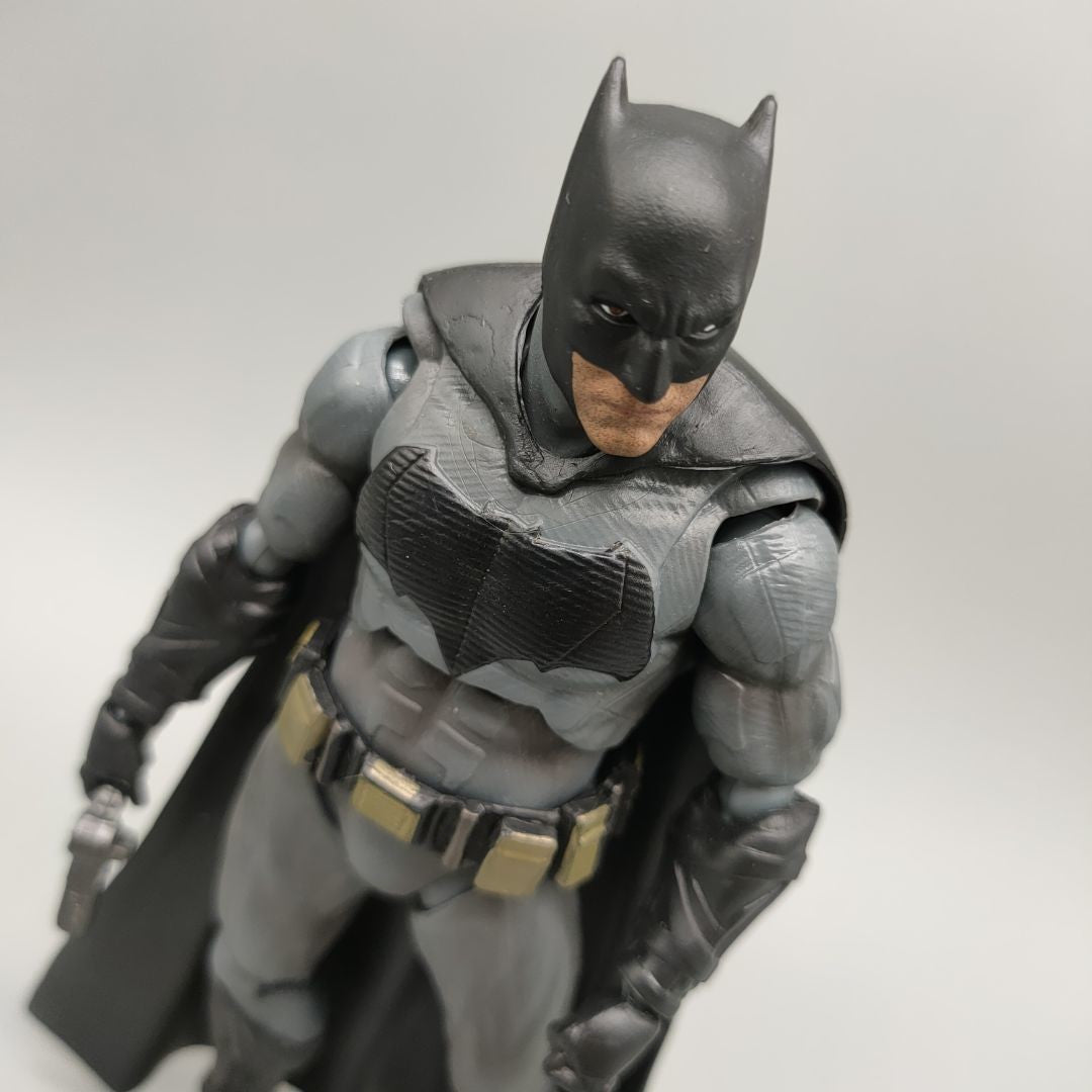 DCC Collectibles DawnofJustice BVS Bat-Hero 6" Figura de Ação Avulsa