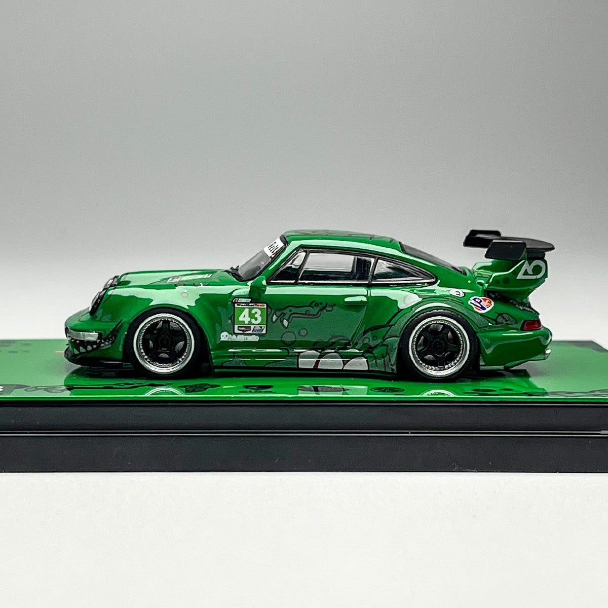 In-Stock Flame 1:64 Rwb 993 964 Pink/Green Dinosaur Paint Simulation Alloy Miniature Die-Cast Car Model Custom Children Toy Gift