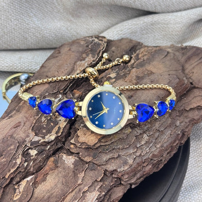 Ladies' quartz watch with three heart-shaped diamond-encrusted bracelet round alloy case and mixed scale simple light luxury