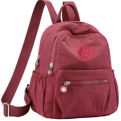 Mochilas neutras femininas e masculinas são adequadas para o uso diário e passeios escolares. Mochilas de ombro duplo.