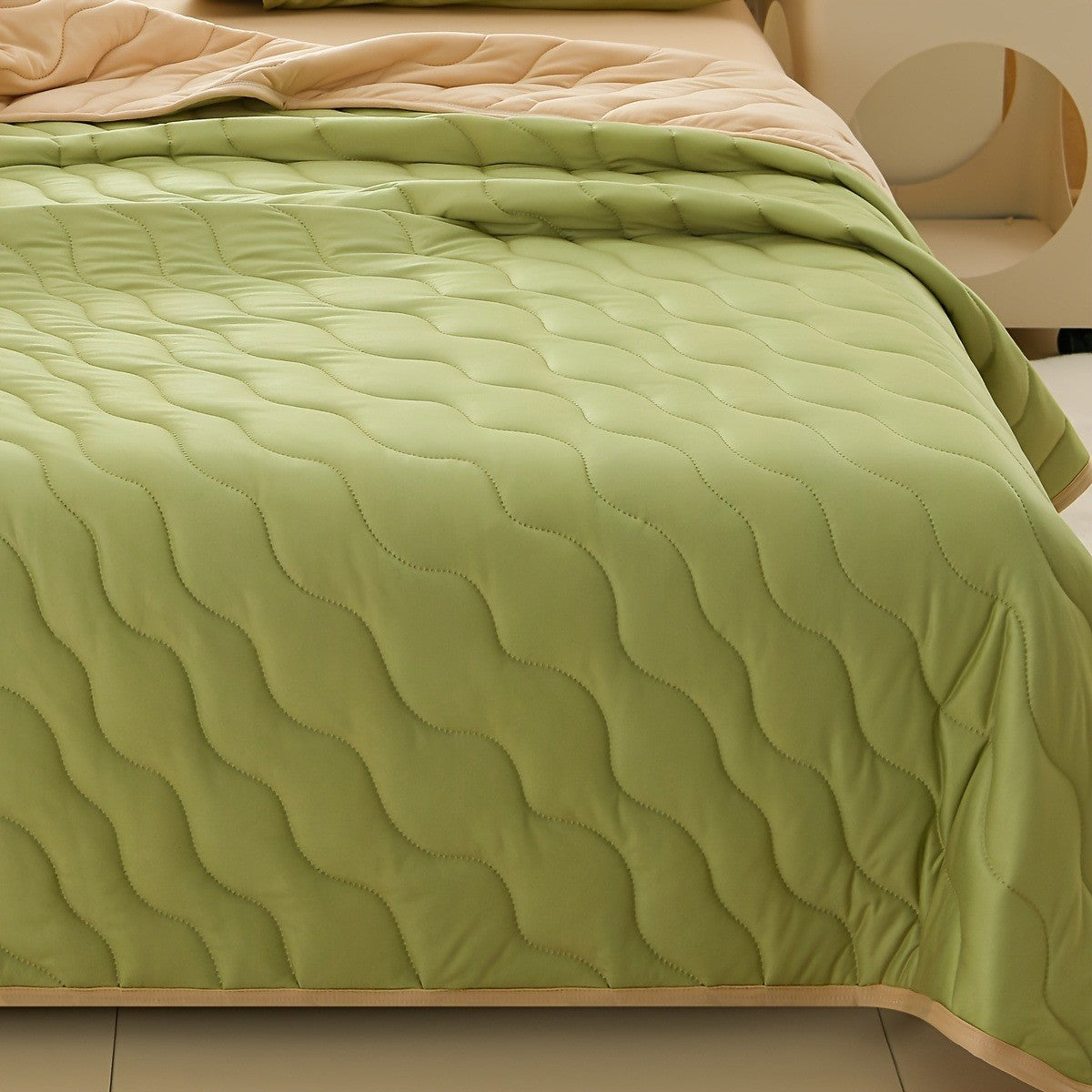 Cozy Floral Flannel Throw Blanket Soft Machine Washable All-Season Comfort with Cute Pink Strawberry Flower Design