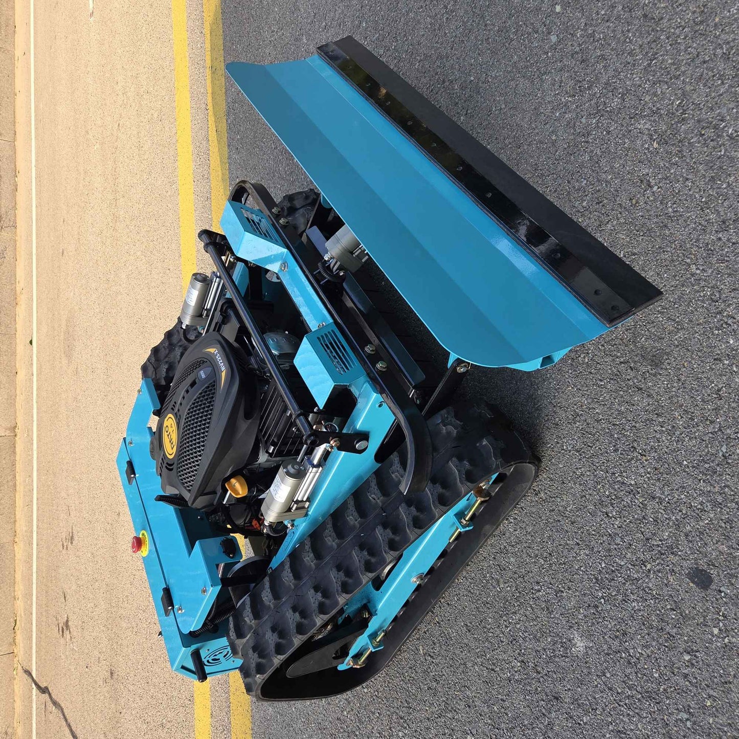 Controle remoto totalmente automático especial para remoção de neve no inverno, cortador de grama inteligente com esteira para pomares