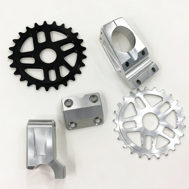 Peças Personalizadas para Motocicletas CNC Usinagem de Alta Precisão Motor Freio Suspensão Roda Coroa Componentes de Manetes de Freio Serviço OEM