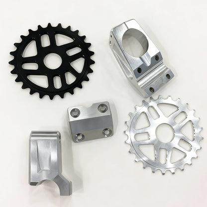 Peças Personalizadas para Motocicletas CNC Usinagem de Alta Precisão Motor Freio Suspensão Roda Coroa Componentes de Manetes de Freio Serviço OEM