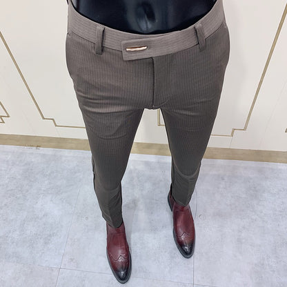 Calça Social Listrada Masculina Slim Fit com Tornozelo Justo Calça Social Masculina para Escritório e Festa Calça Social Masculina para Negócios Slim Fit