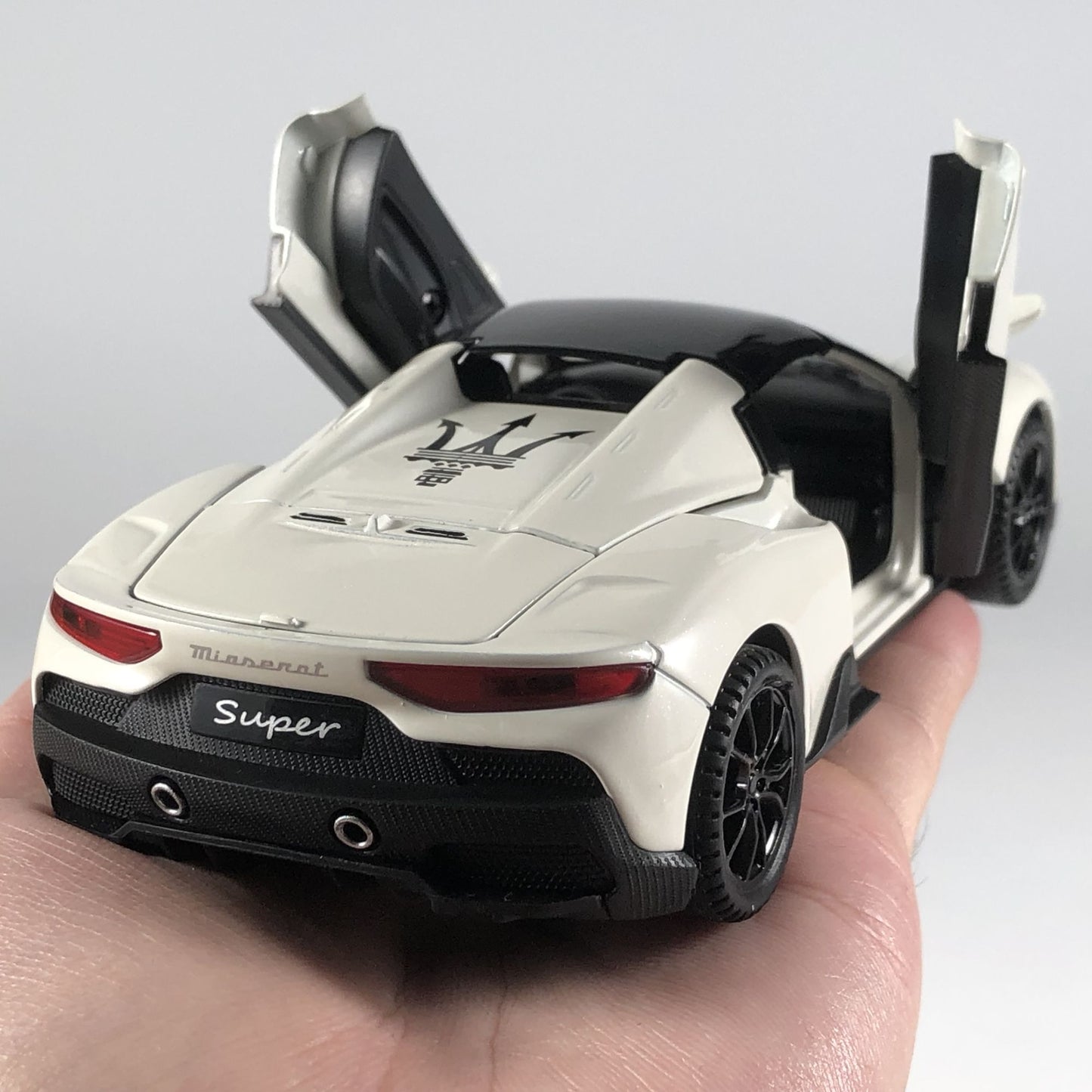 1:32 Maserati MC20 Supercar Alloy Diecast Model Car Boy’s High Simulation Miniature Holiday Present & Home Trendy Ornament Toys