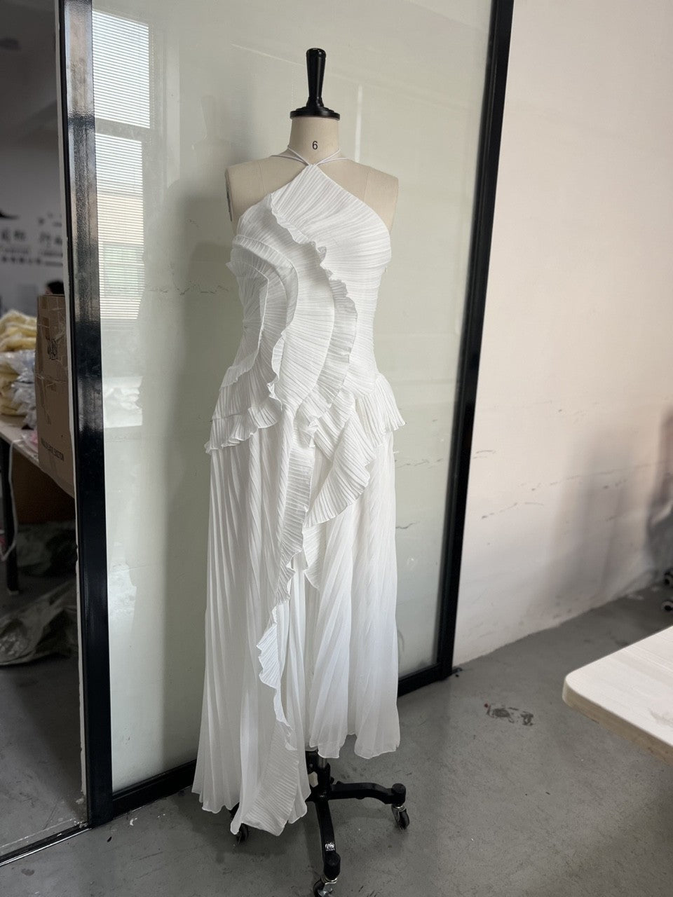 Chic pleated halter neck long vacation dress high quality purple strapless Lotus Edge Maxi Dress 2025 New Lady Vacation Gowns