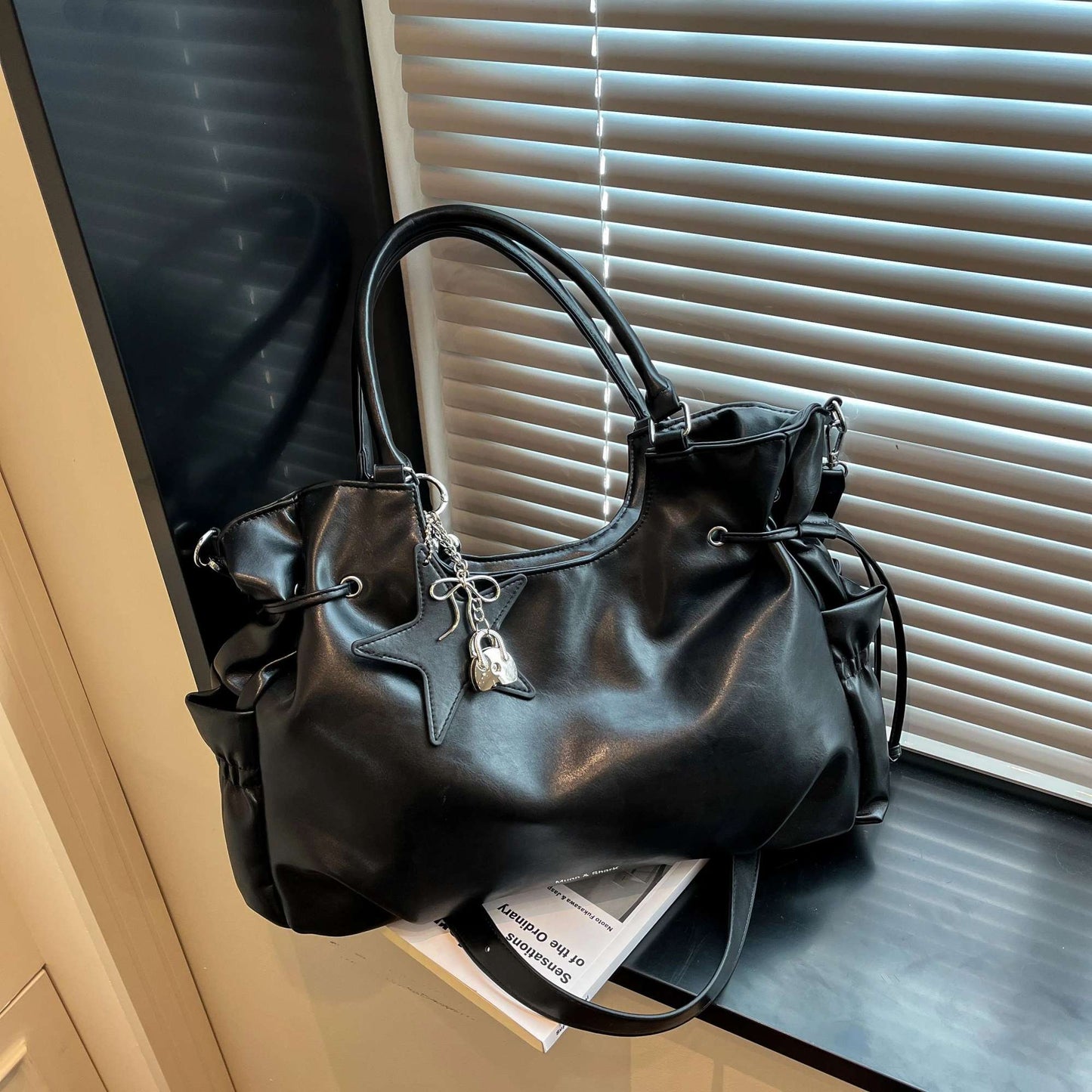 Luxury Glossy Crossbody Bag with Star Charm and Lock Pendant PU Shoulder Bag Spacious Water Resistant Zip Tote for Commute