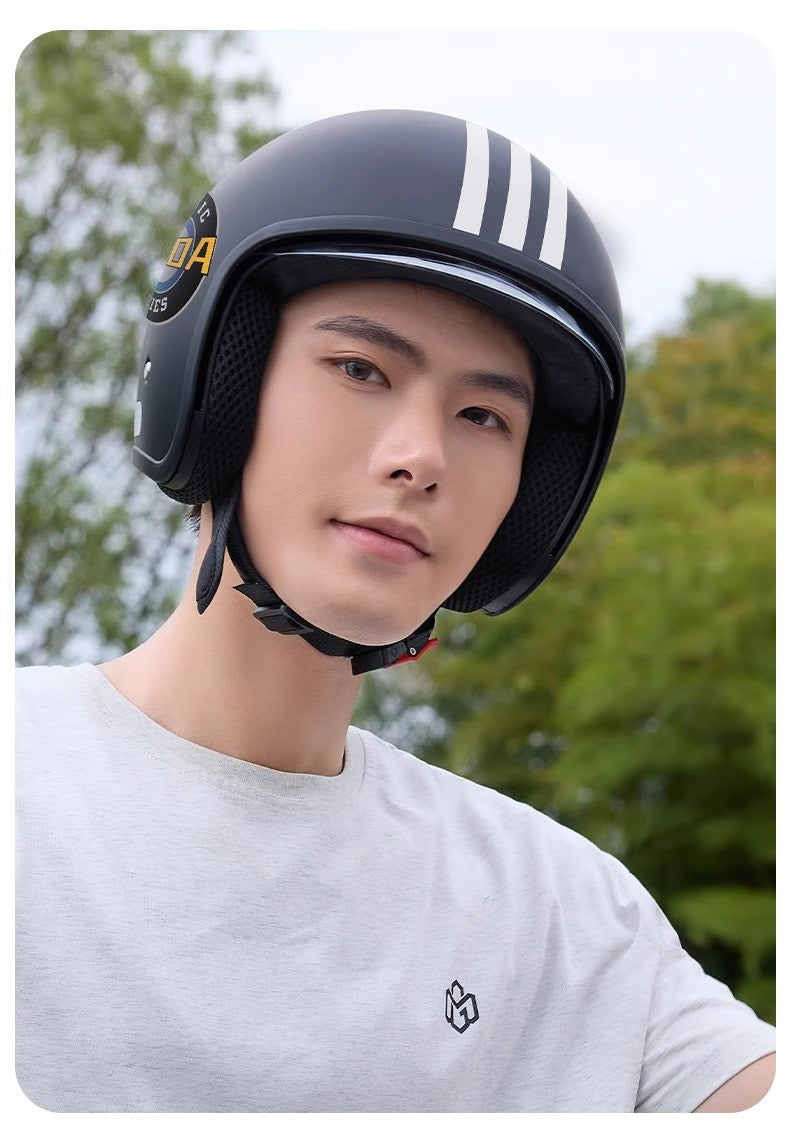 Capacete de motocicleta elétrica AD para homens e mulheres Certificação GB geral Capacete de carro a bateria Capacete meio-aberto de inverno quente