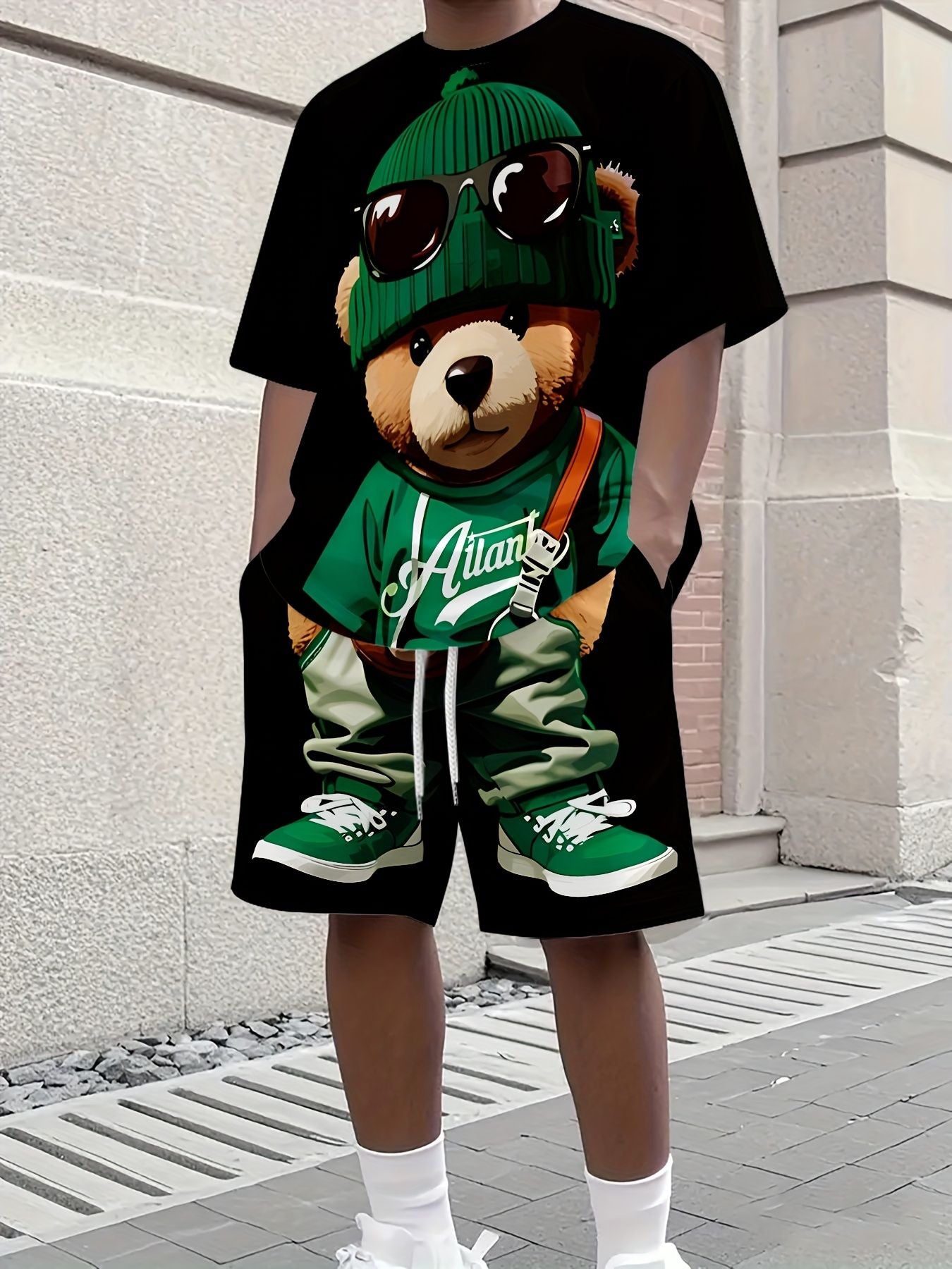 The 2025 summer new men's suit features a retro Teddy bear printed round-neck T-shirt and shorts, knitted polyester men's wear
