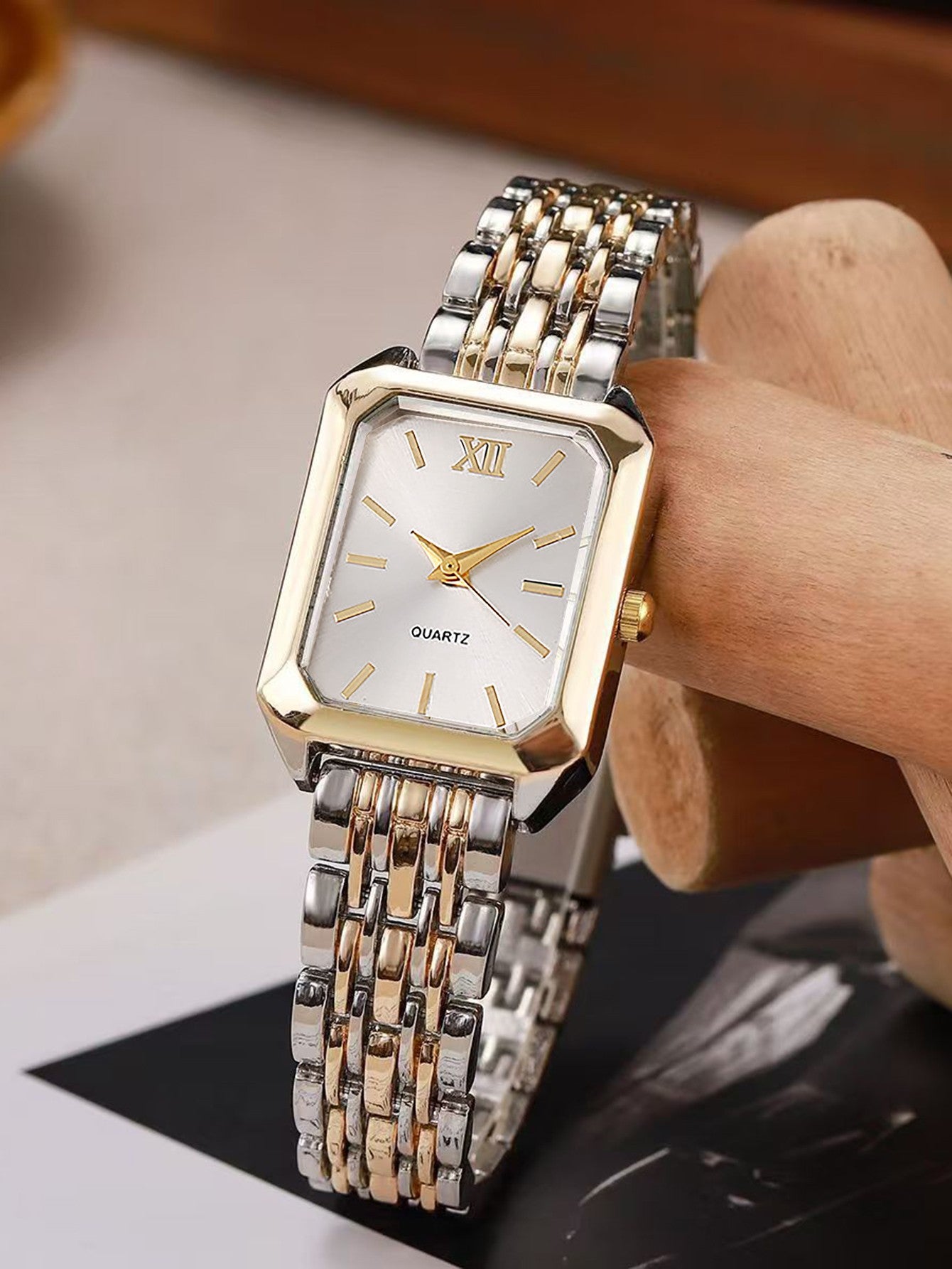 New Fashionable Simple Explosive Square Bar Scale Dial Steel Strip Quartz Watch,Birthday gift, without the box