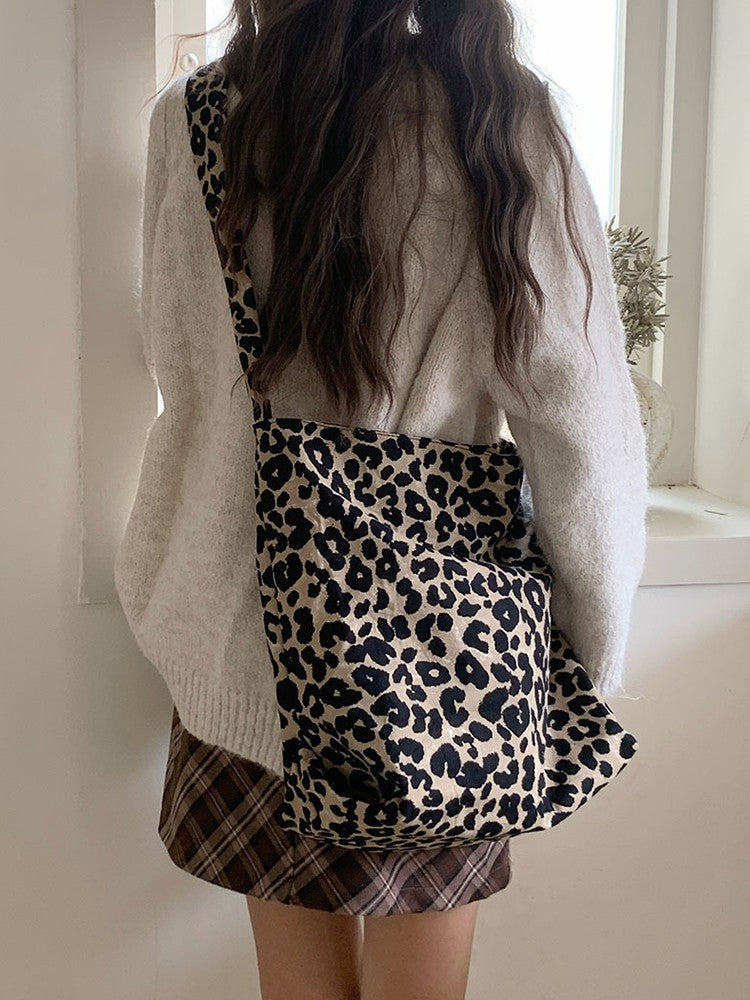 2025 new leopard print large capacity crossbody bag, single shoulder bag, fashionable and casual women's daily commuting bag