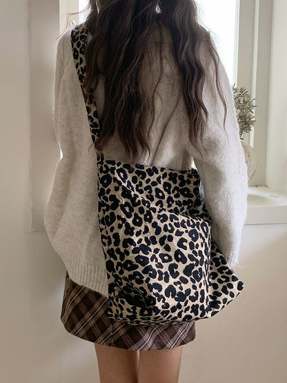 2025 new leopard print large capacity crossbody bag, single shoulder bag, fashionable and casual women's daily commuting bag