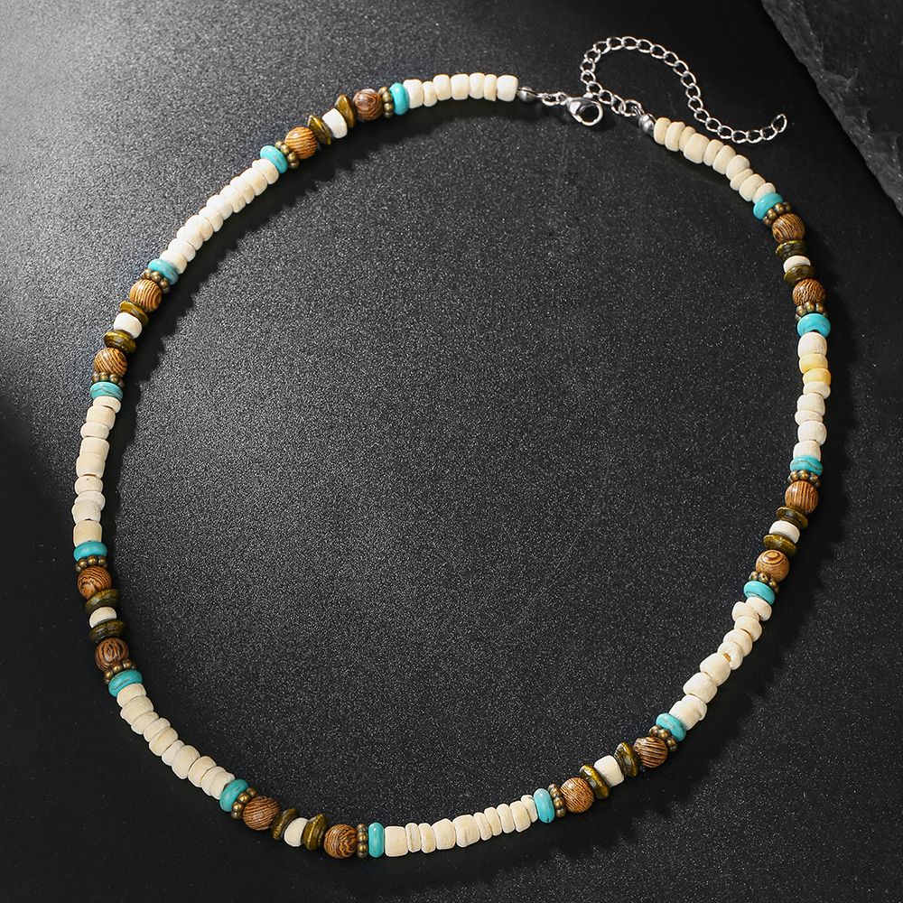 Colar Masculino Artesanal de Contas de Madeira e Argila Colar Fashion Vintage Africano de Contas Brancas para Homens Colar de Surfista de Praia Joias Tribais