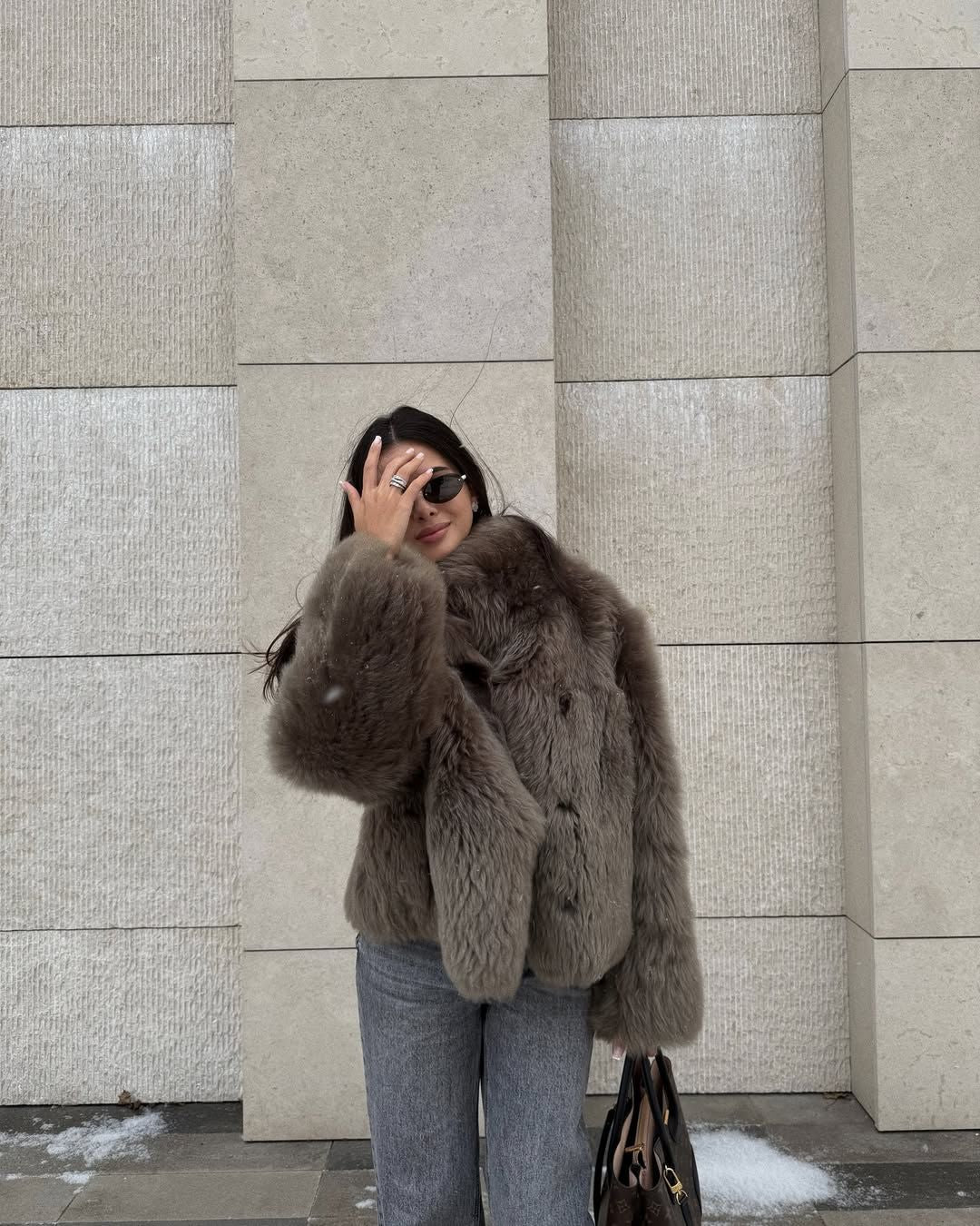 Winter Women Warm Faux Fur Coats Fashion Browns Long Sleeve Stand Collar Short Jackets 2025 Lady High Street Commute Outerwear