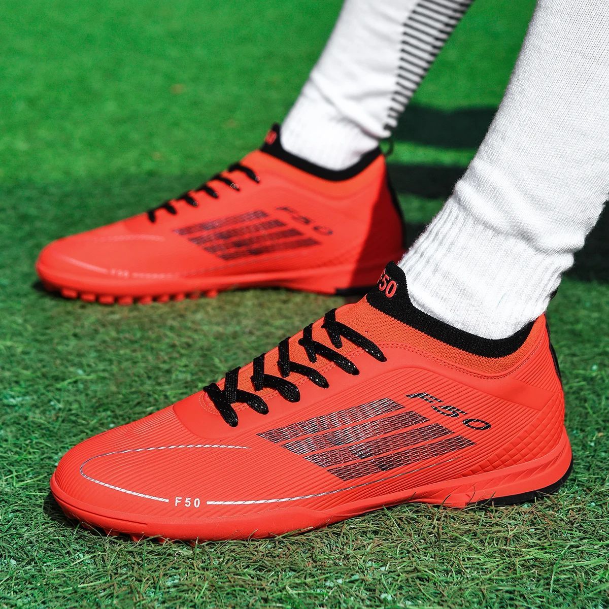 Men Professional Soccer Shoes Society Cleats Outdoor Football Shoes Society Cleats Grass Training Football Field Boots Sneaker