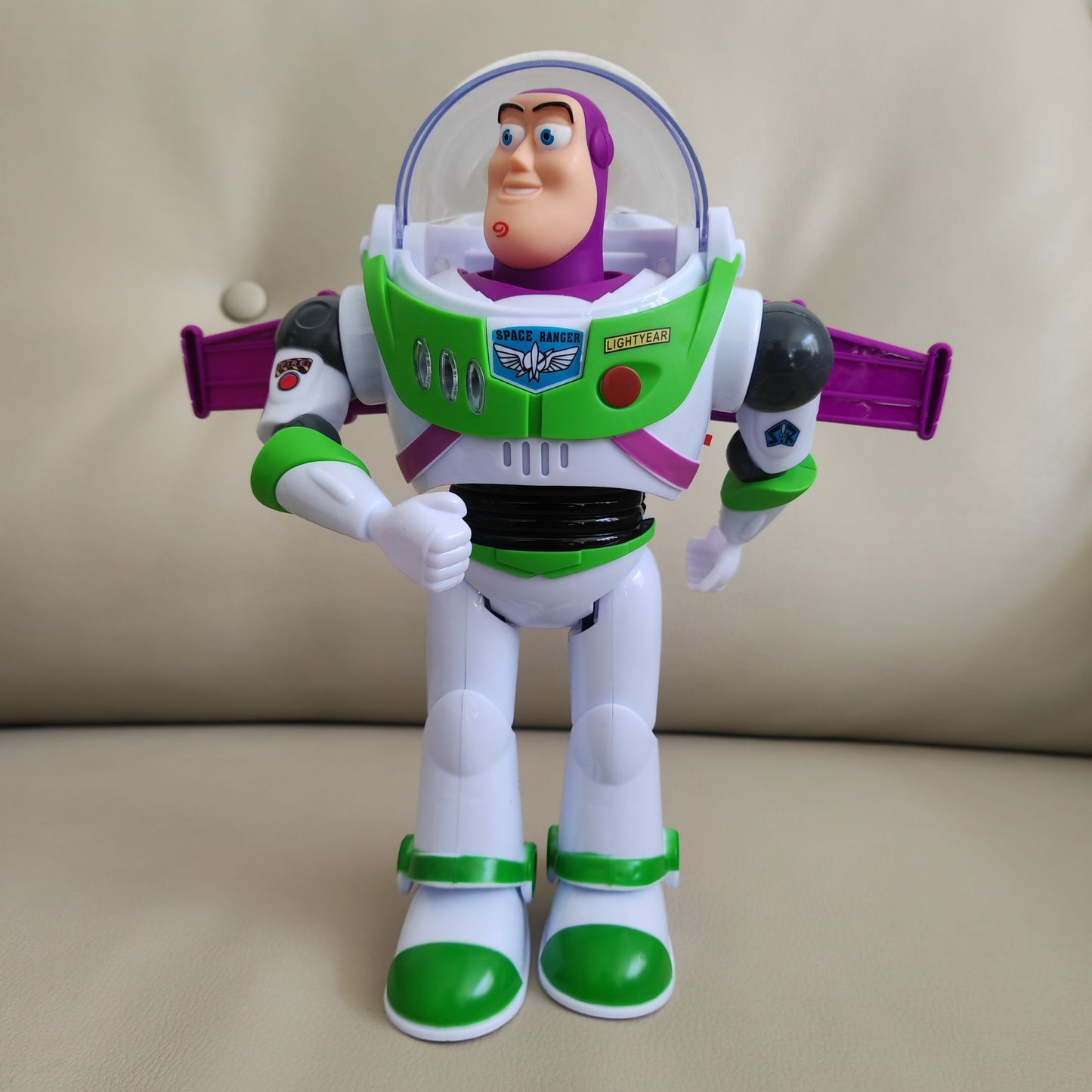 Disney Toy Story Buzz Lightyear Desenho Animado Boneco Modelo Brinquedos Pixar Robô Andante Elétrico com Luz Boneco de Ação Presente de Aniversário para Crianças
