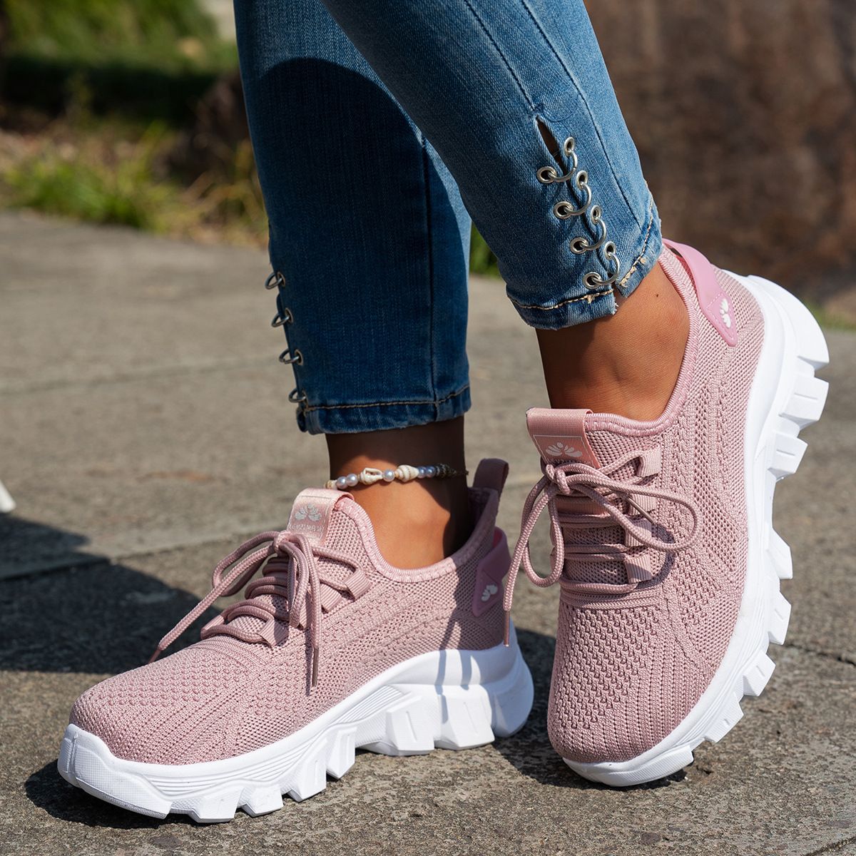 Women's 2025 Spring Knitted Shoes Lightweight Breathable Mom Shoes Plus Size Comfort Non-Slip Casual Flat Sole Slip-On
