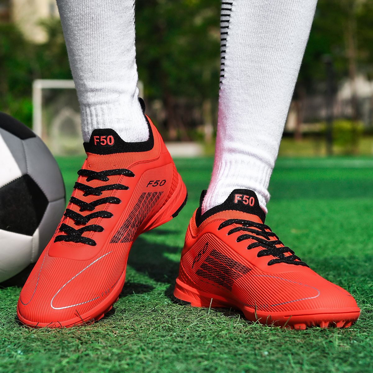 Men Professional Soccer Shoes Society Cleats Outdoor Football Shoes Society Cleats Grass Training Football Field Boots Sneaker