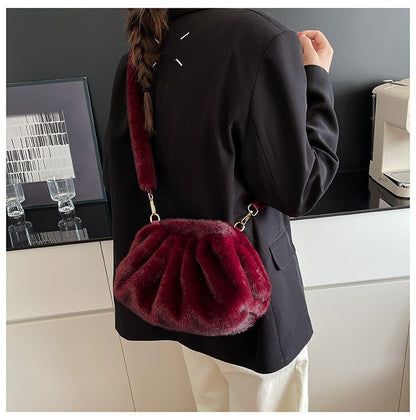 Elegant Wrinkled Cloud Clutch Bag Faux Fur Shell Shoulder Crossbody Bag Women Stylish Pillow Bag Guangzhou High Quality Bag