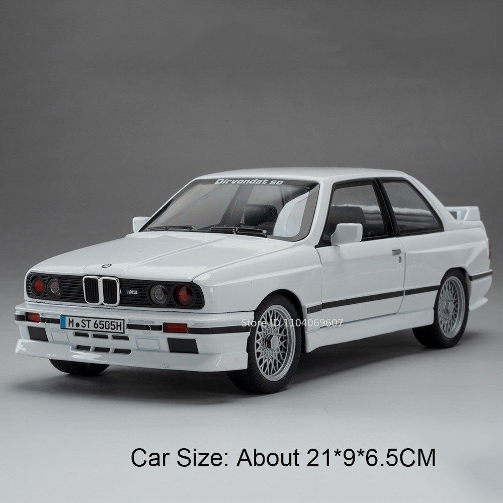1:24 M3 Modelo Miniatura Carros de Brinquedo Liga Fundido Som Luz Porta Aberta Puxar Para Trás Absorção de Choque Modelos de Enfeite para Presentes Infantis