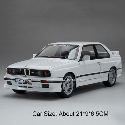 1:24 M3 Modelo Miniatura Carros de Brinquedo Liga Fundido Som Luz Porta Aberta Puxar Para Trás Absorção de Choque Modelos de Enfeite para Presentes Infantis