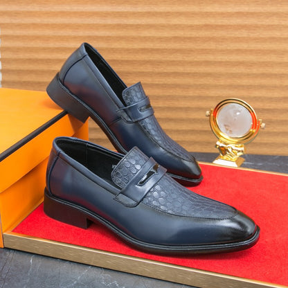 Fashion Brand Men's Retro Comfortable Carved Pointed Leather Shoes Autumn Men's New Breathable and Non Slip Outdoor Loafers