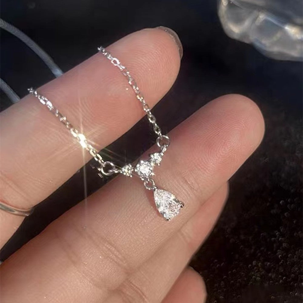 Colares com Pingente em Forma de Coração e Asas de Anjo Cor Prata Zircônia Cúbica 5A Estilo Minimalista Corrente na Clavícula Joias Femininas e para Meninas