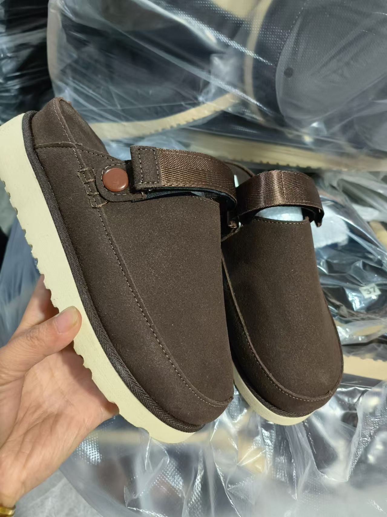 New Luxury Winter Women's Boken Shoes Plush Fashion Retro Bean Shoes Cotton Women's Flat Sole Slippers Platform Women Boots