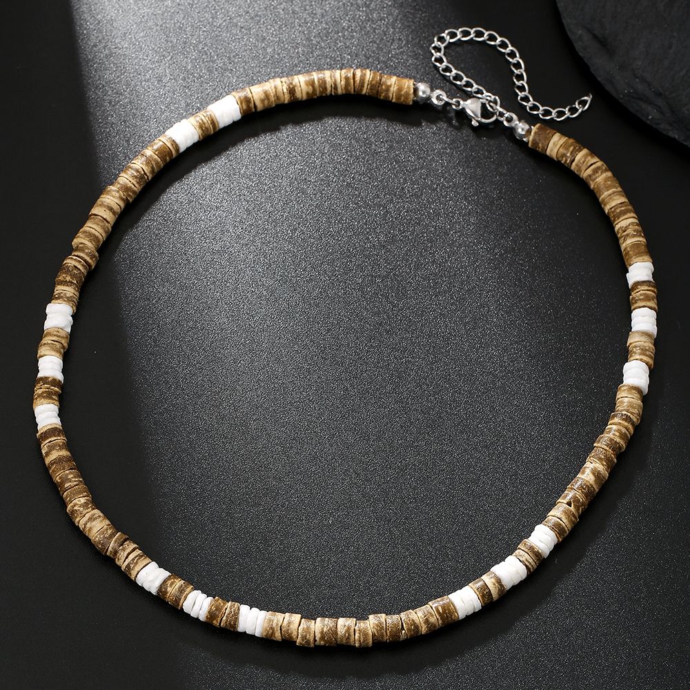 Colar Masculino Artesanal de Contas de Madeira e Argila Colar Fashion Vintage Africano de Contas Brancas para Homens Colar de Surfista de Praia Joias Tribais