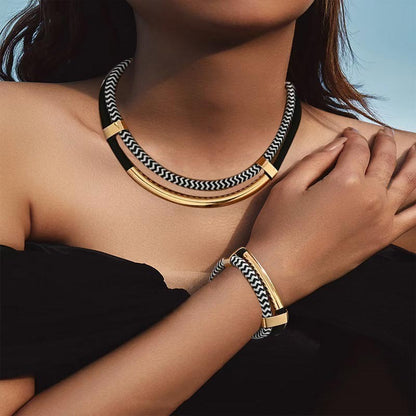 Conjunto 2 Peças Novo Colar e Pulseira de Metal Tubo Duplo Grosso Preto e Branco Estilo Hip-Hop Exagerado Para Uso Diário