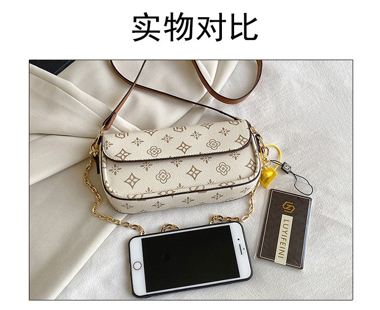 Fashionable retro printed small square bag; versatile single shoulder bag; crossbody bag under the arm.