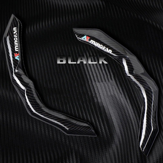 The carbon fiber steering wheel cover is luxurious, anti-slip, comfortable, durable and fashionable, suitable for all seasons
