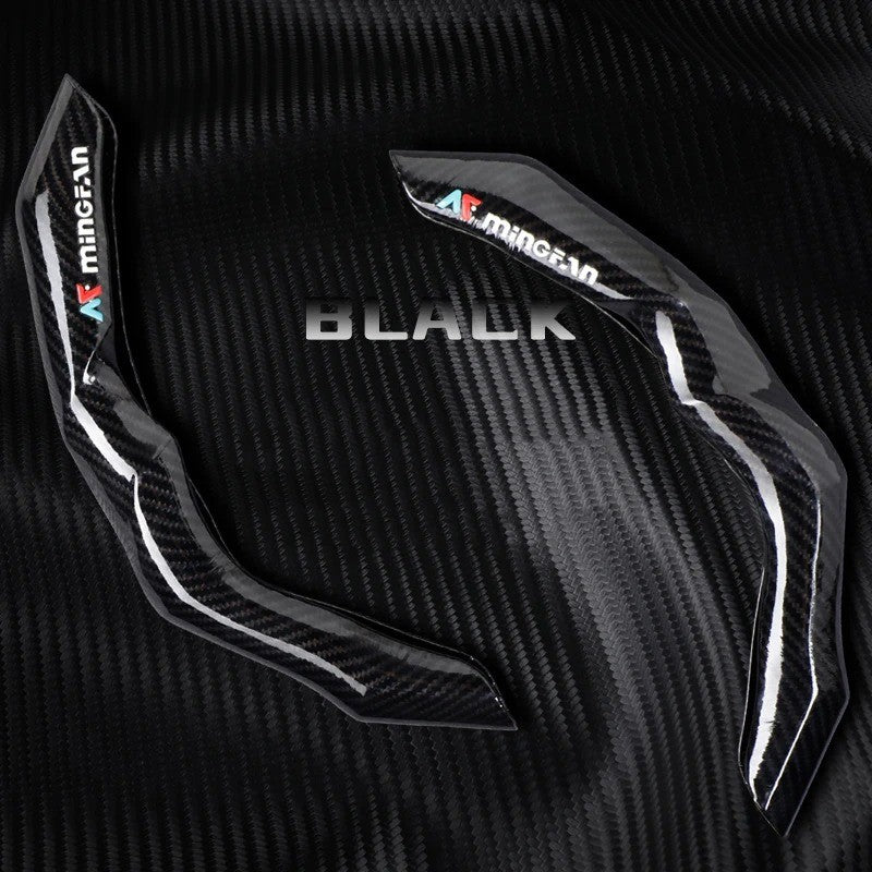 The carbon fiber steering wheel cover is luxurious, anti-slip, comfortable, durable and fashionable, suitable for all seasons