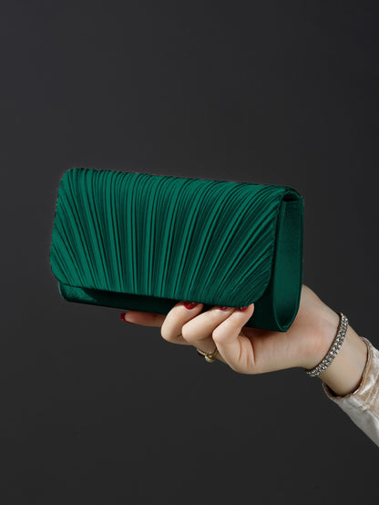 Classic fashion girl party girl chain clutch, light luxury romantic simple mini handbag and chain shoulder crossbody bag.