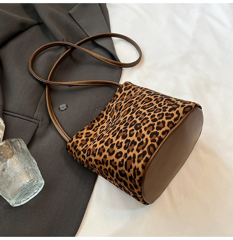 Design PU Suede Leopard Shoulder Bags for Women 2025 New Winter Crossbody Bag Females ?Luxury Handbags and Purses Bucket
