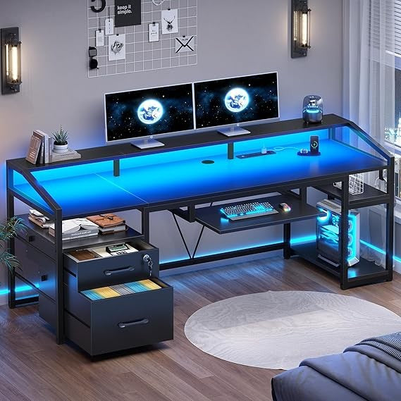 Mesa de jogos com luzes de LED, tomada elétrica, gavetas com chave para escritório e casa, escrivaninha de computador de 63" com armazenamento para arquivos tamanho A4/Carta