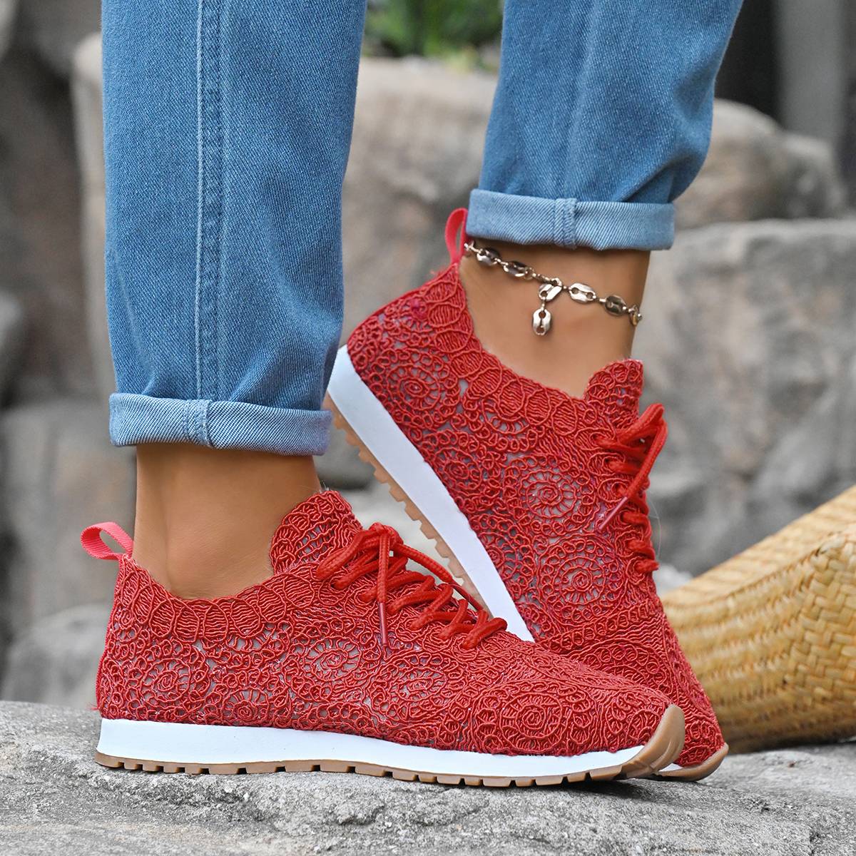 New Sneakers For Women Breathable Fashion Trainers Plus Size Women Sneakers Mesh Fabric Lace Up Women Shoes Female Footwear