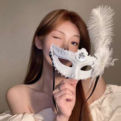Makeup Mask Ball Party Sexy Half Face Makeup Girl Half Face Fun Lace Mask Halloween Feather Mask Sexy Goddess Beautiful Props