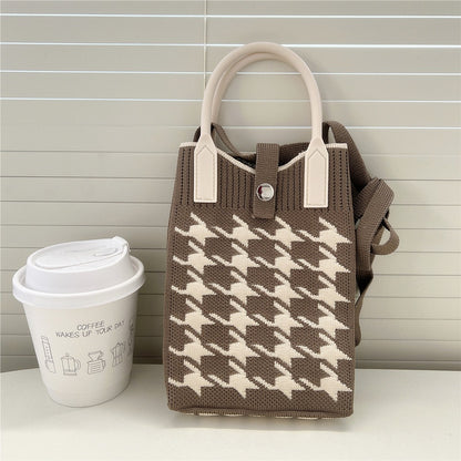 Korean Fashion Heart Knitted Mini Square Handbag for Women Small Mobile Phone Shoulder Bags Girls Cute Outdoor Crossbody Bags