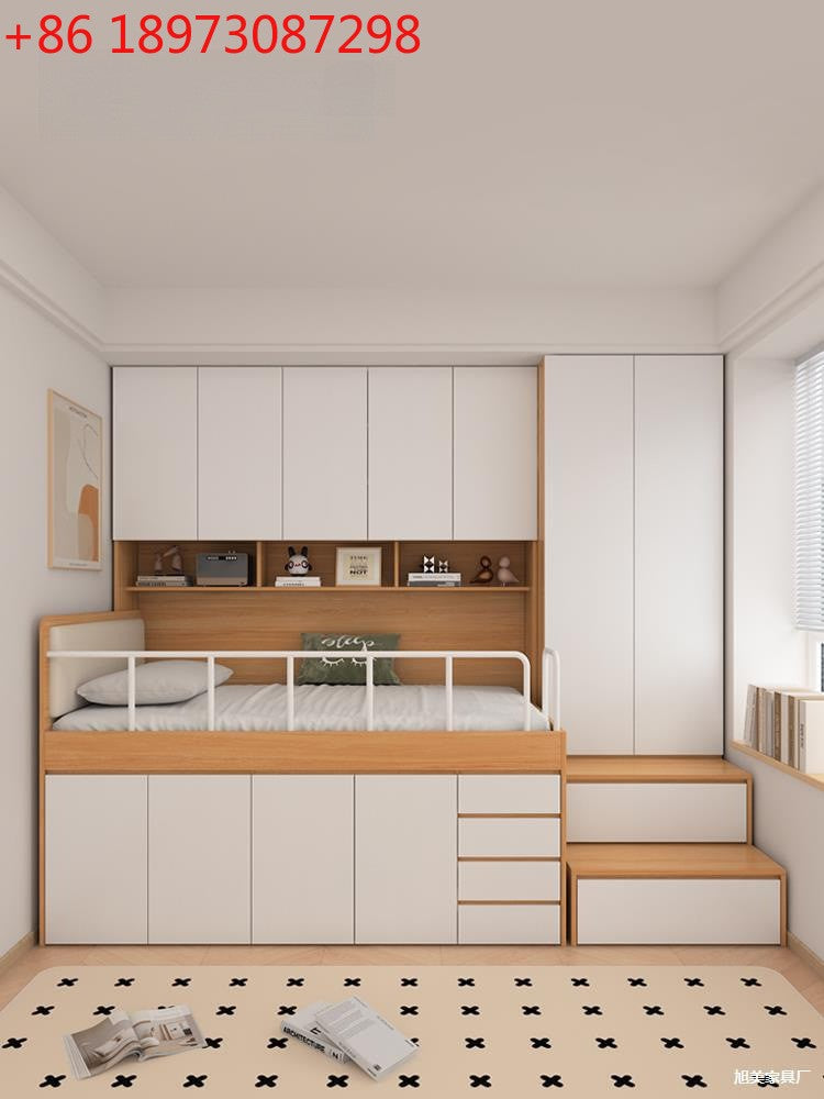 Cama de tatame infantil com baú, armário e estrado alto para quarto pequeno