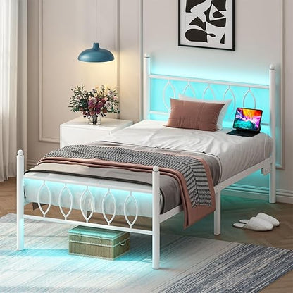 Estrutura de Cama de Plataforma de Metal Branco Tamanho Twin com Cabeceira, Estação de Carregamento, Luzes LED e Armazenamento de 30 cm Debaixo da Cama