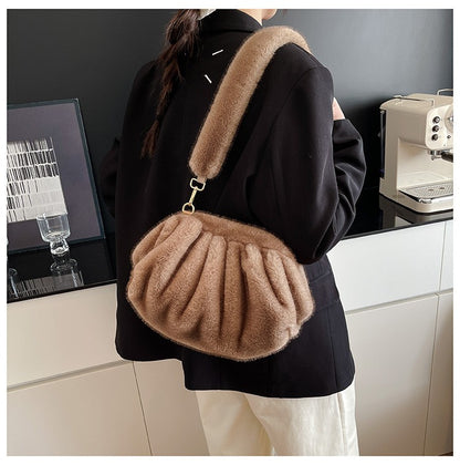 Elegant Wrinkled Cloud Clutch Bag Faux Fur Shell Shoulder Crossbody Bag Women Stylish Pillow Bag Guangzhou High Quality Bag