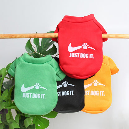 Roupas de outono e inverno para animais de estimação, moletom de veludo com gola redonda e letras inglesas fofas, roupas universais super fofas para gatos e cachorros, modernas