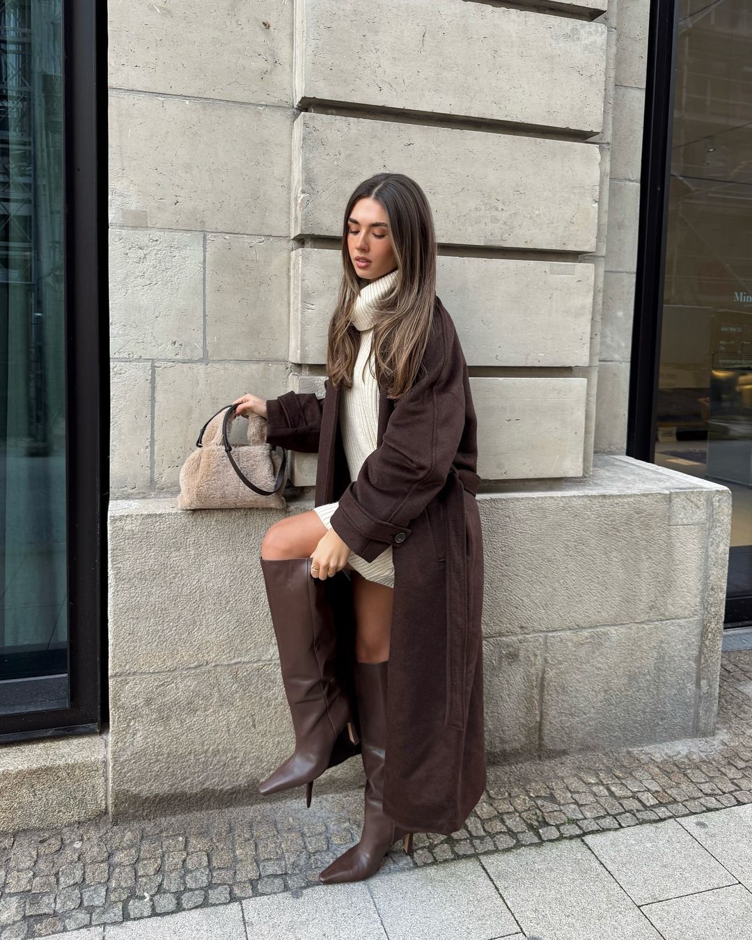 Brown Women Retro Woolen Warm Overcoat Solid Lapel Waist Cinching Single Breasted Loose Coat 2025 Lady Winter Street Warm Wear